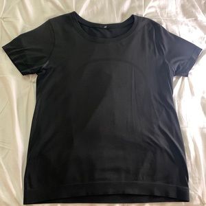 black lululemon shirt size 8